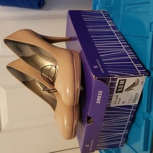 NWT Worthington Heels